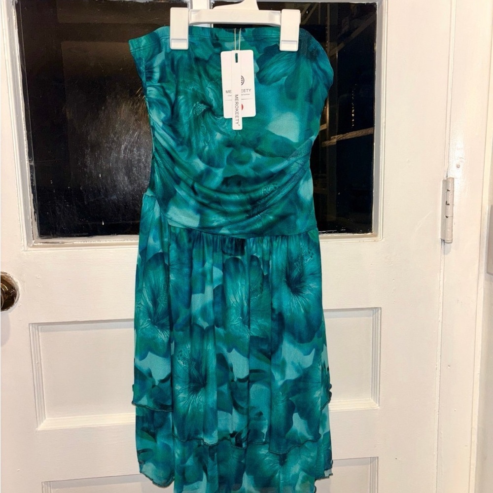 NEW w/ TAGS - Floral Merokeety Stretchy Strapless Dress - size medium